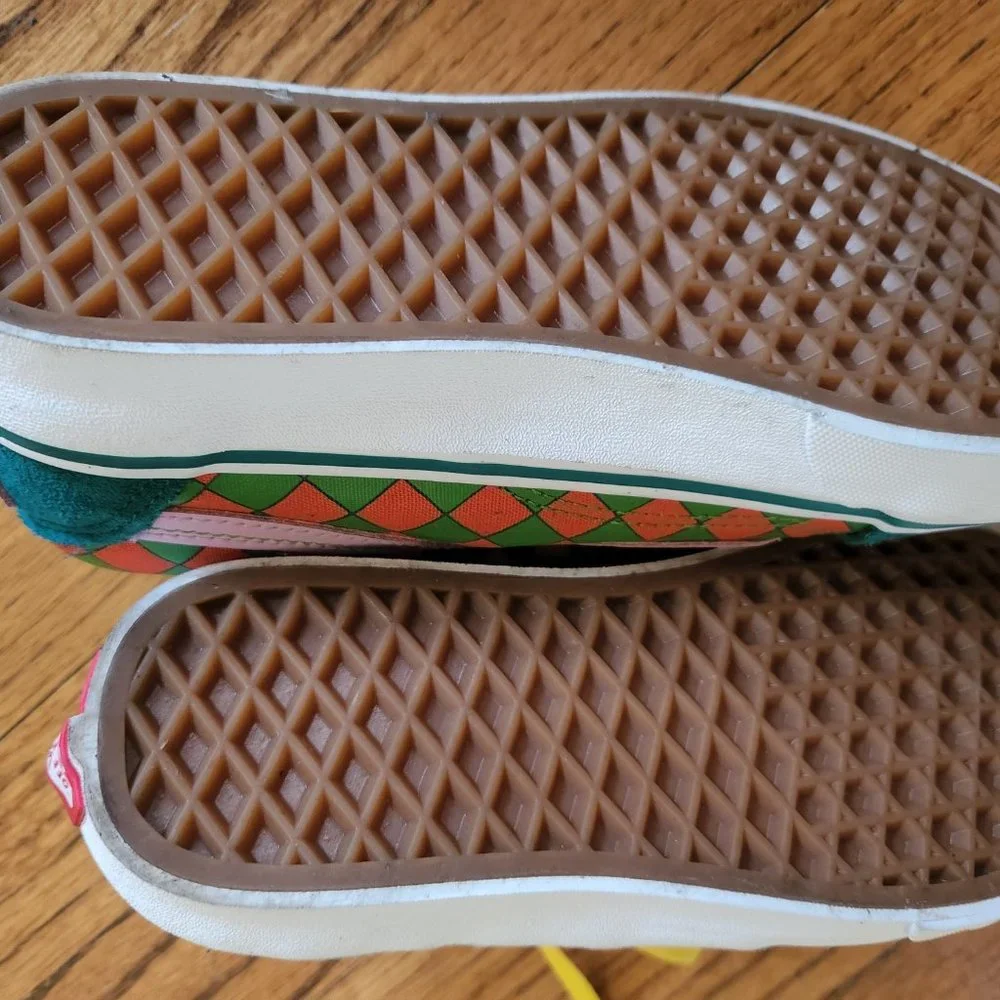 Vans Simpsons Moe's Shoes - Picture 2 of 5